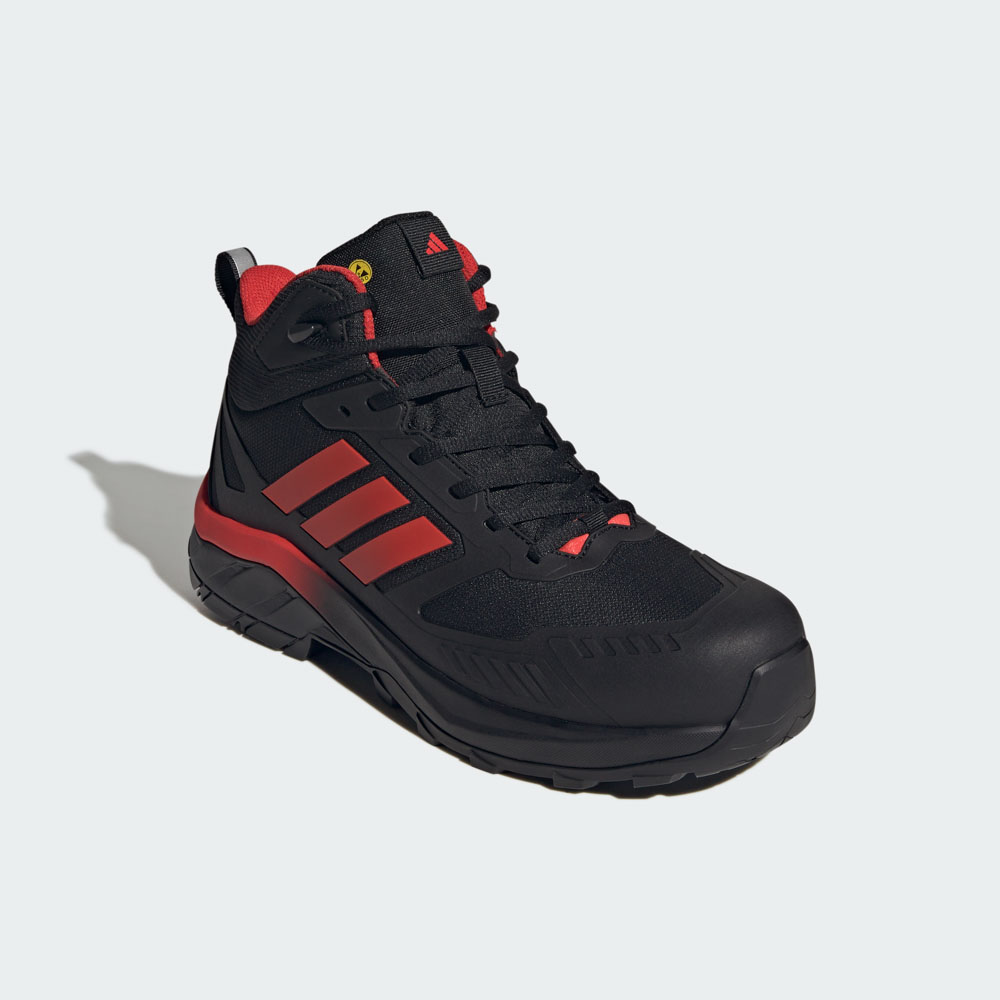 Schwarz-roter adidas Arbeitsschuh mit hohem Schaft, Schnürung und griffiger Sohle für sicheren Halt