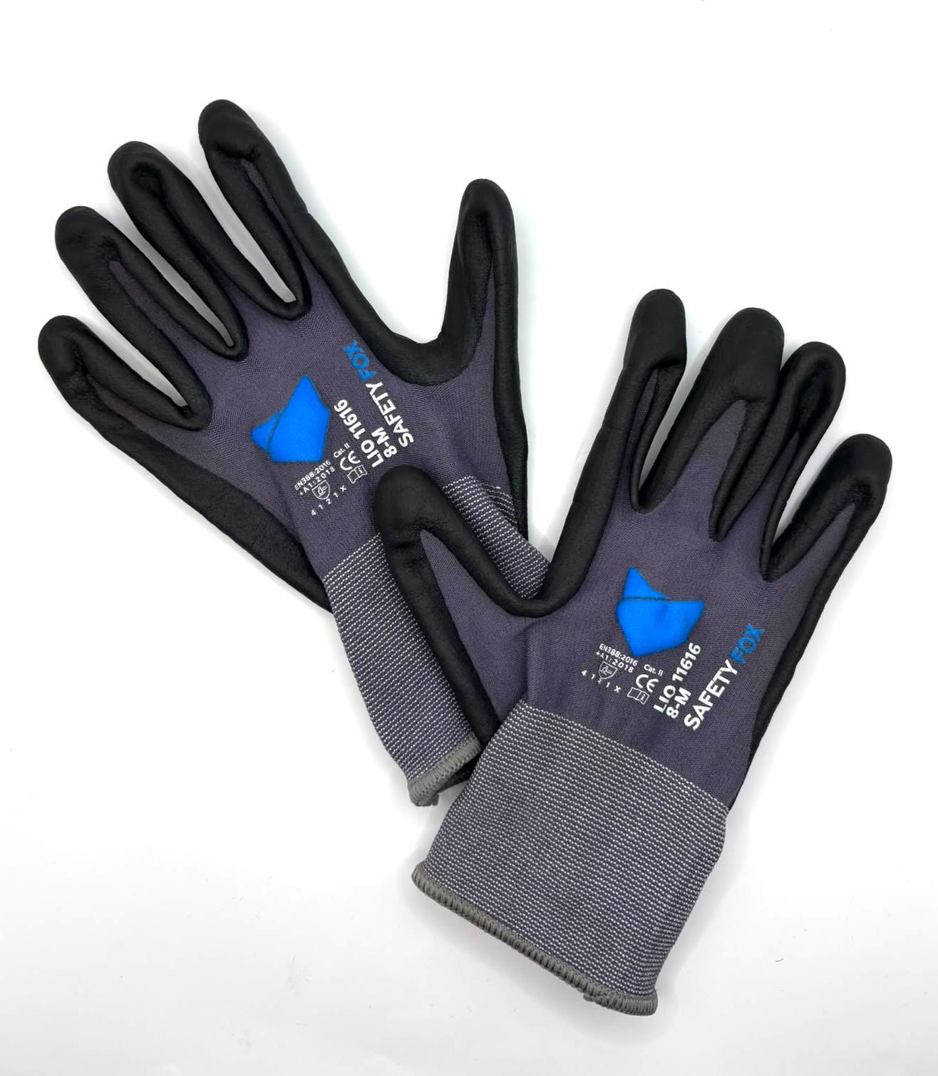 Ein Paar Safety Fox Arbeitshandschuhe in Grau und Schwarz mit blauem Logo, Nitrilbeschichtung an Handfläche und Fingern, Größe 8-M