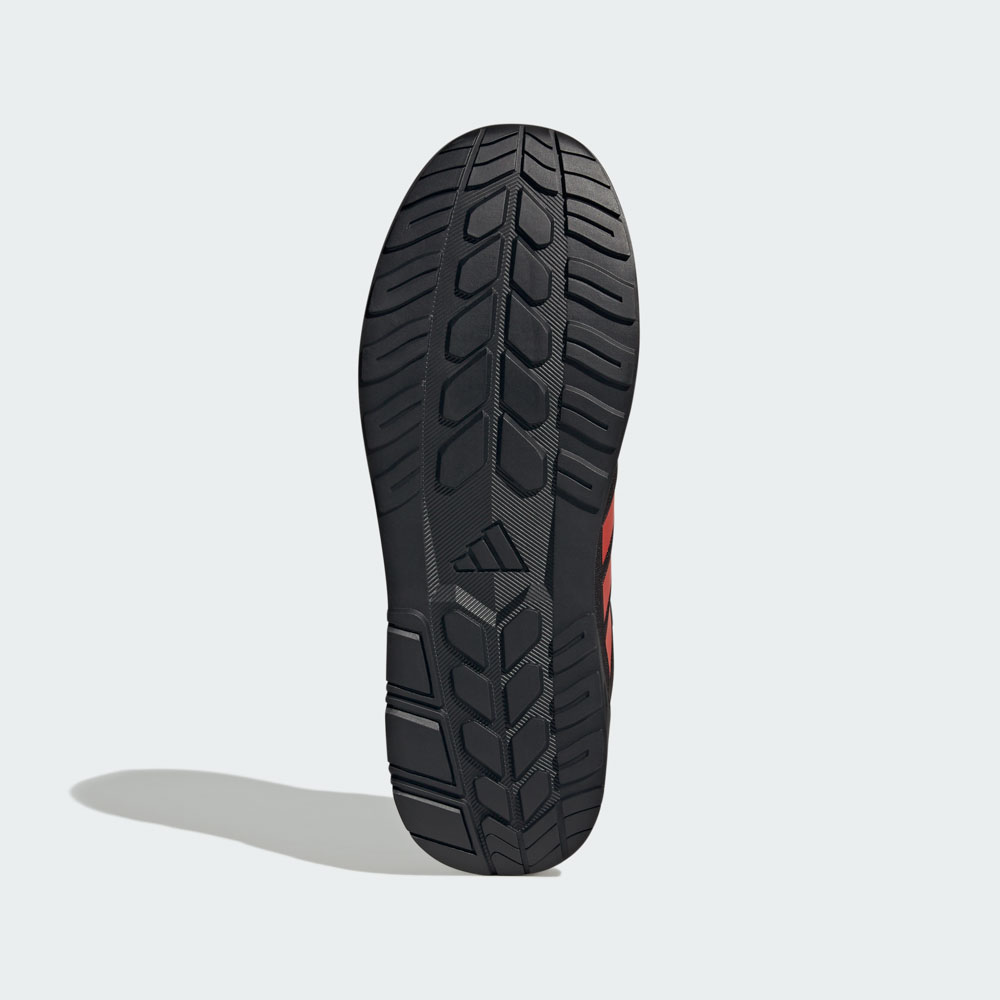 Unteransicht der robusten Profilsohle des ADIDAS Argaro LOW W S1PS Sicherheitsschuhs für Damen mit rutschhemmendem Laufmuster