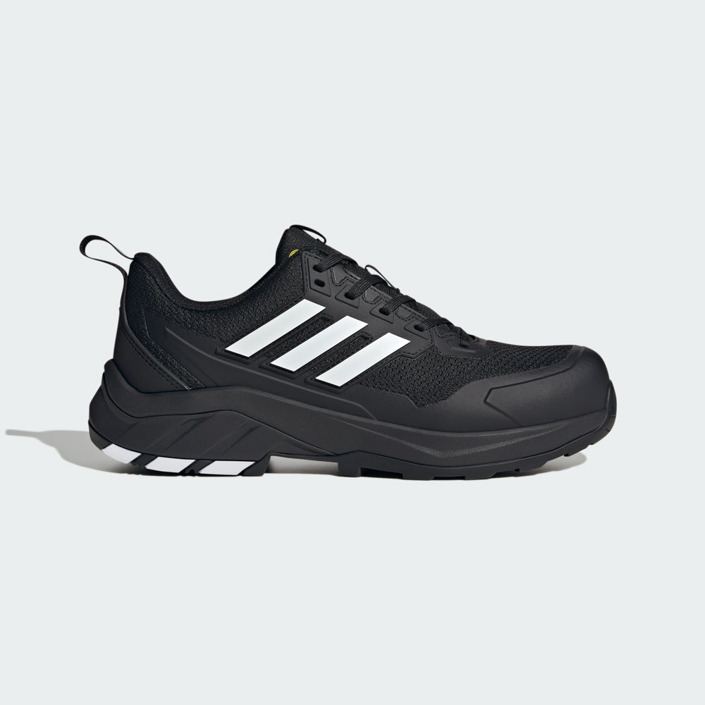 Schwarzer adidas Sneaker mit weißen Dreistreifen und robuster Laufsohle, seitliche Produktansicht auf hellgrauem Hintergrund