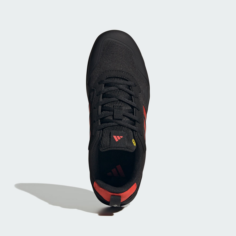 ADIDAS Argaro LOW W S1PS Damen-Sicherheitsschuh in Schwarz mit roten Akzenten, atmungsaktivem Mesh-Obermaterial und Schnürung, Draufsicht