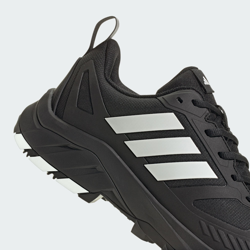 Nahaufnahme des ADIDAS Gradix Low S3S Sicherheitsschuhs in Schwarz mit weißen 3-Streifen, robuster Trail-Sohle und wasserabweisendem Mesh-Obermaterial