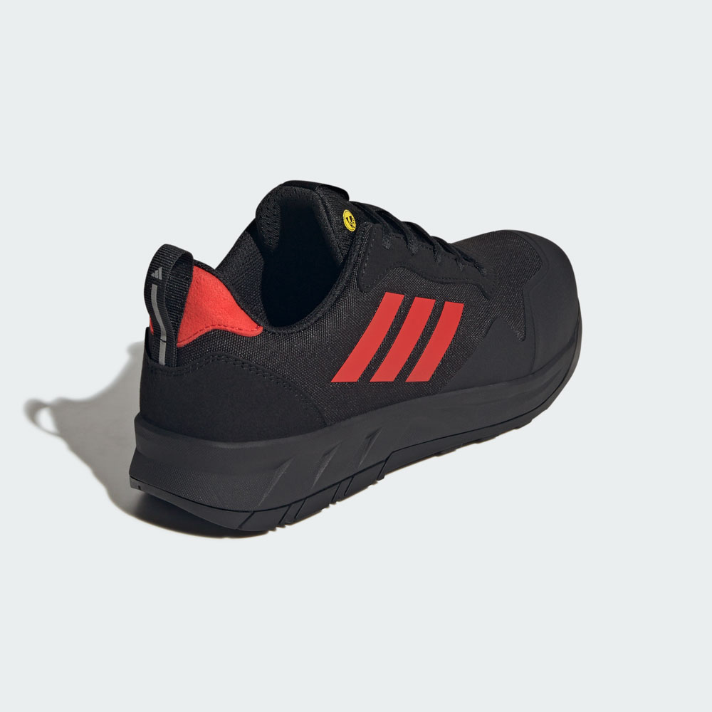 Rückansicht des ADIDAS Argaro LOW W S1PS Sicherheitsschuhs für Damen in Schwarz mit roten 3-Streifen und atmungsaktivem Mesh-Obermaterial